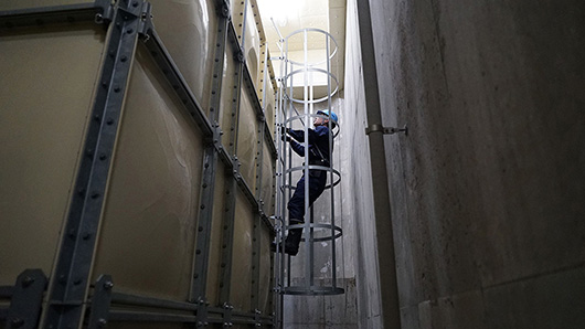 貯水槽清掃 生活用水を一時的に貯留する水槽の清掃